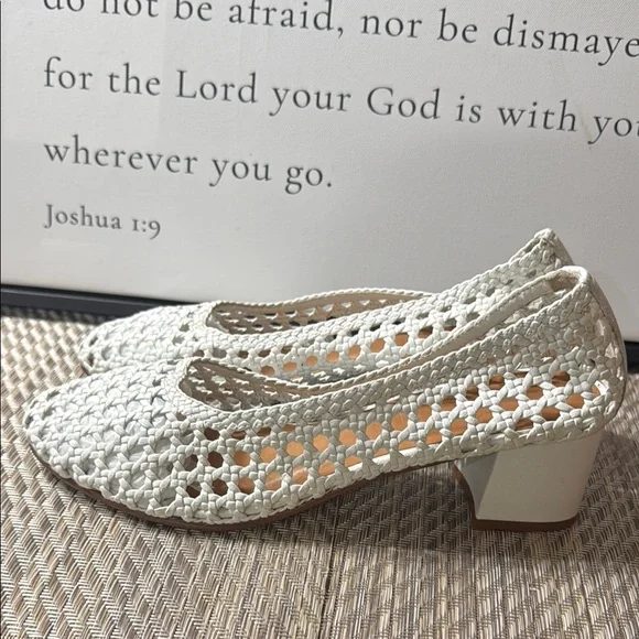 White woven Women's Shoes SZ 8.5/ 39 Box1 - Picture 2 of 4